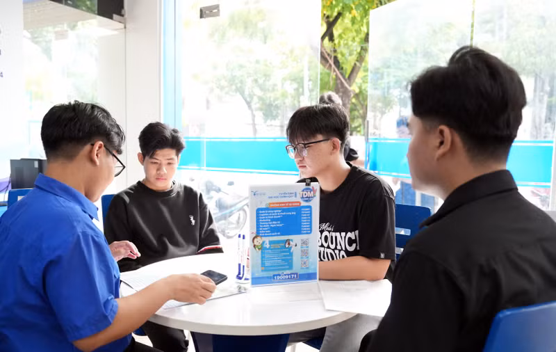 Điểm chuẩn đại học biến động ra sao?